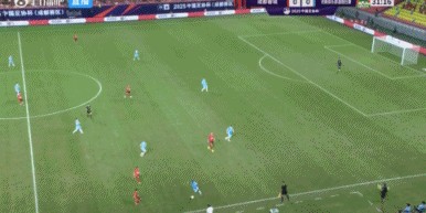 kaiyun-纯个人能力！阿奇姆彭一路带球杀进禁区，一脚抽射击中立柱弹出