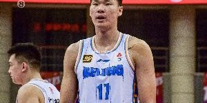 开云体育-不在状态！范子铭半场3中0一分未得 出现3次犯规