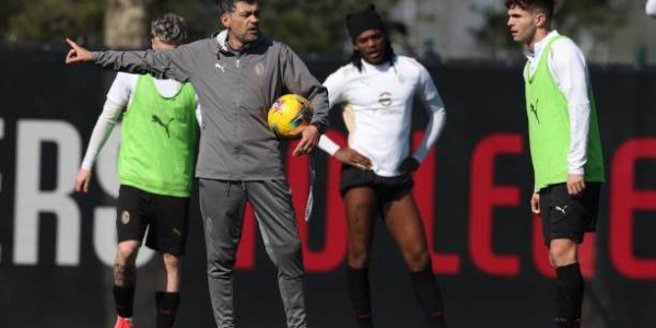 【观察】愤怒的莱昂替补救主，混乱的米兰向何处去？