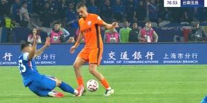 kaiyun-引争议！申花扳平角球疑似越位获利 李可铲对方未吃牌&amp;amp;弋腾被罚下