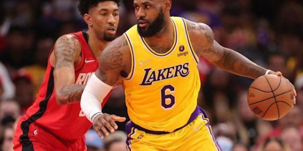 kaiyun-首发中锋詹姆斯为自己骄傲：我可以胜任任何位置