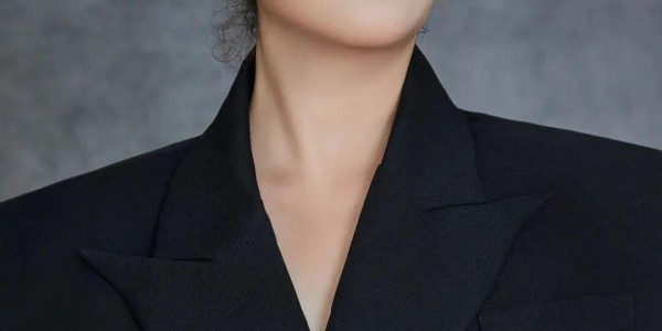 劣迹网红出逃海外捞金，越封杀越猖狂