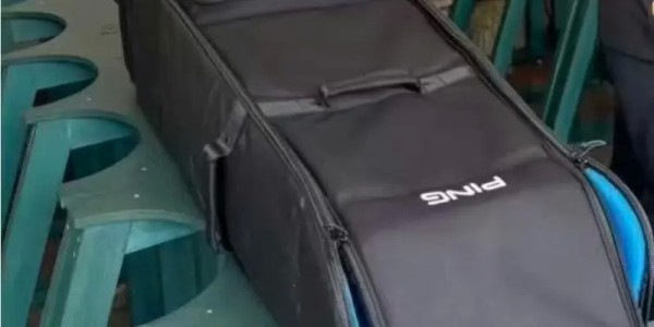 开云平台-詹姆斯中国行开幕前夕于上海某高尔夫球场私训