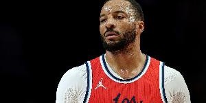 开云官网-手感一般！鲍威尔半场7中2&amp;amp;三分3投全铁仅得4分1助攻